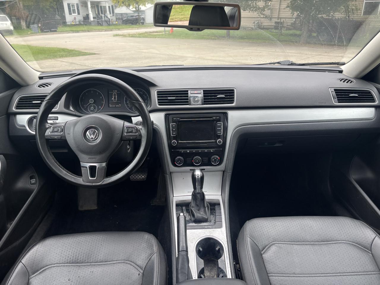 Volkswagen Passat 2.5L SE AT 2013