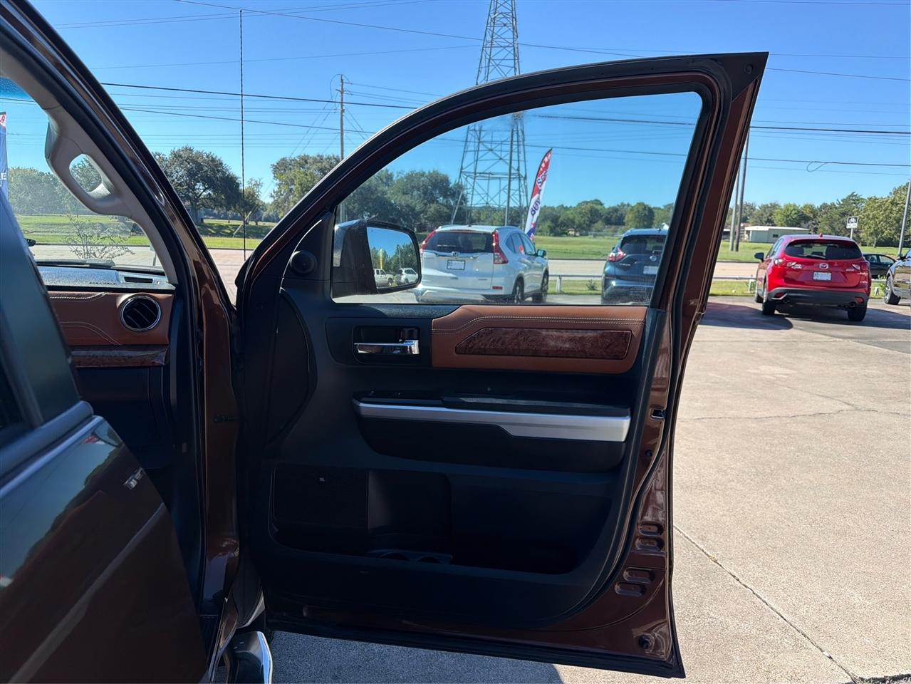 Toyota Tundra  2014