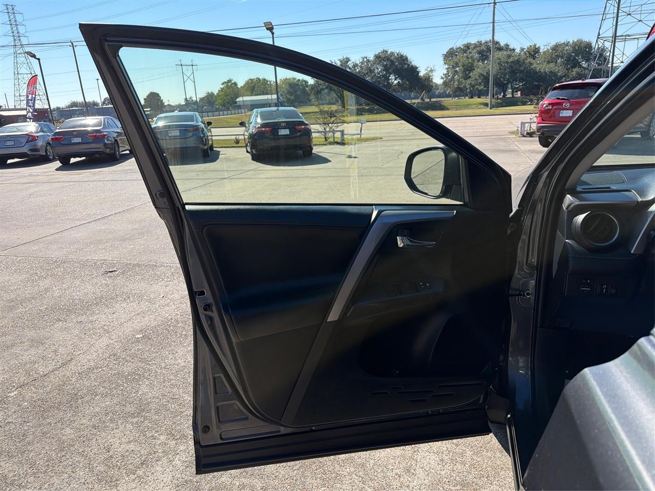Toyota RAV4  2018