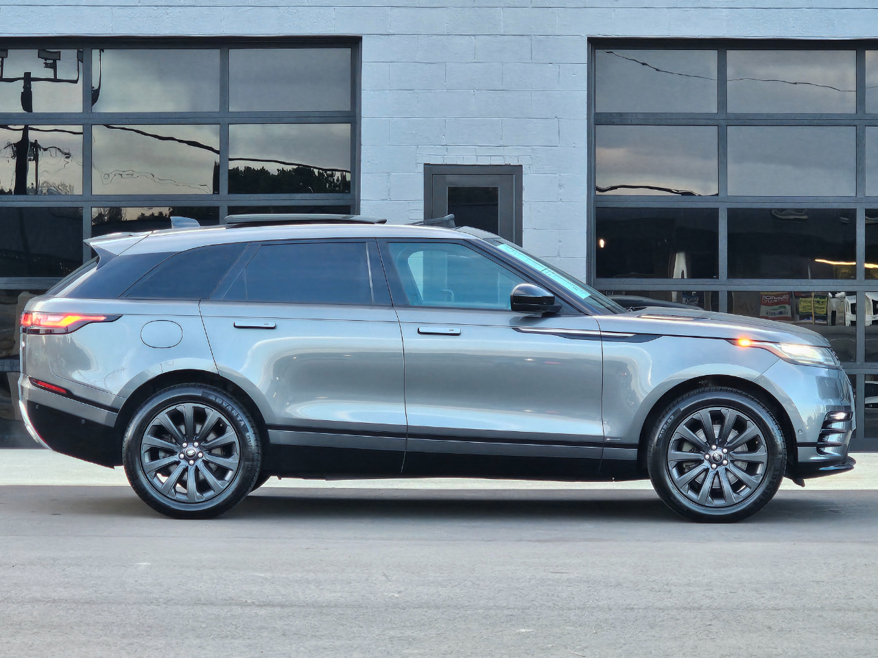 Land Rover Range Rover Velar R-Dynamic SE 2018