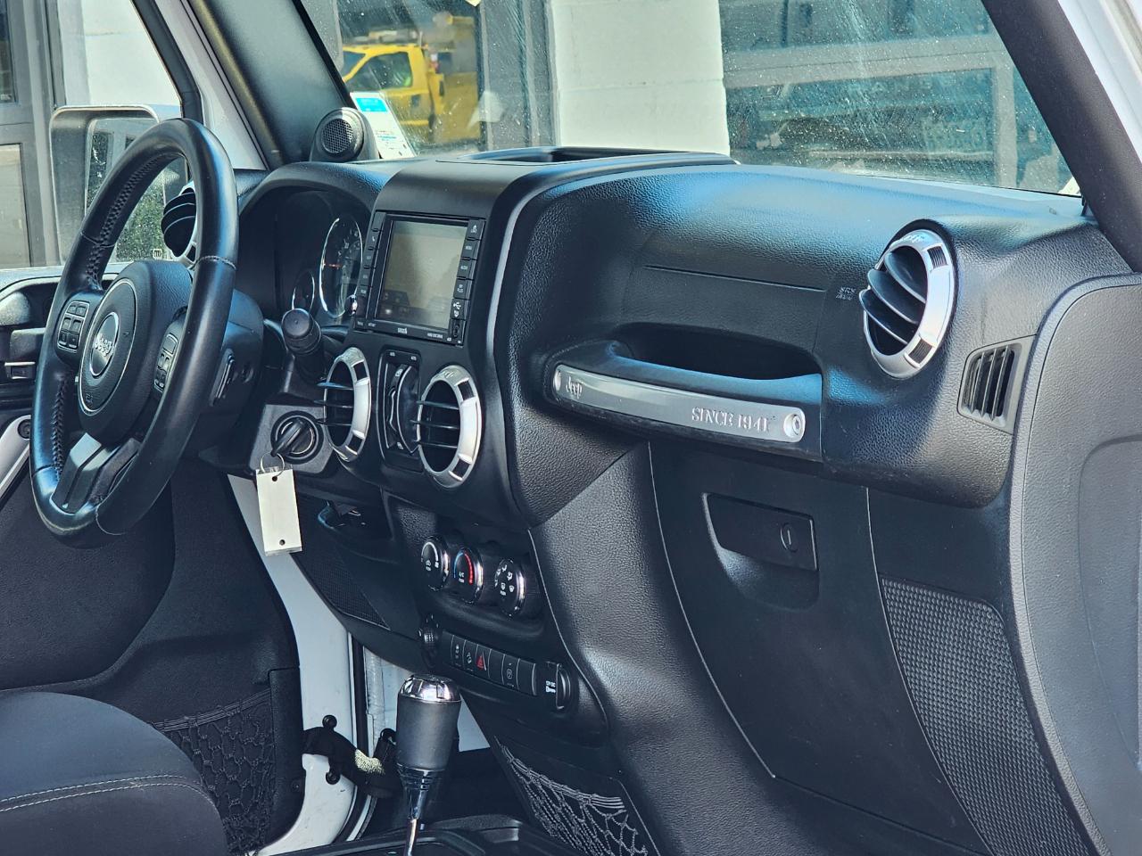 Jeep Wrangler Unlimited Sahara 4WD 2014