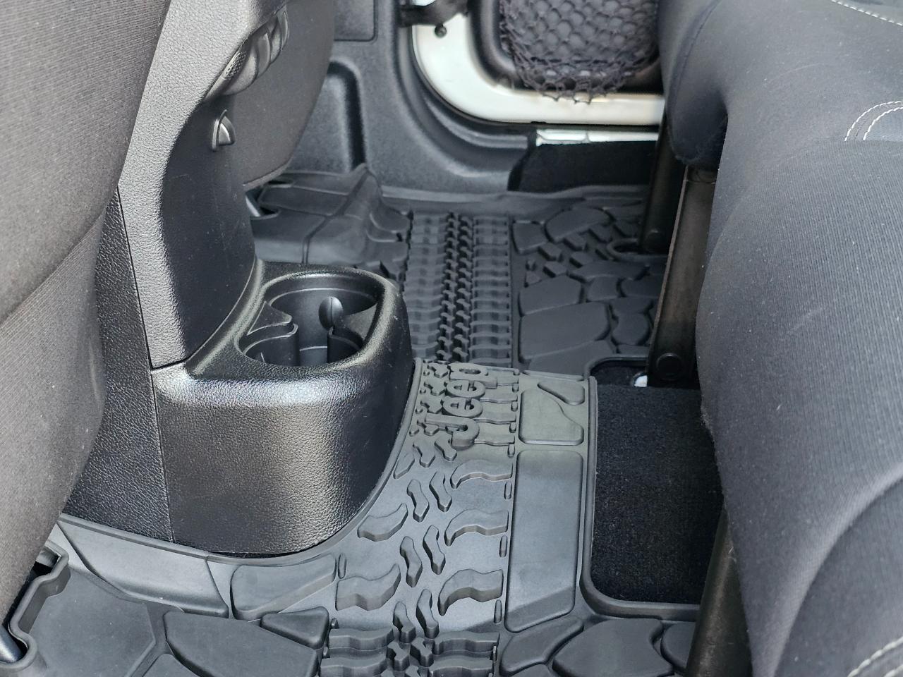 Jeep Wrangler Unlimited Sahara 4WD 2014