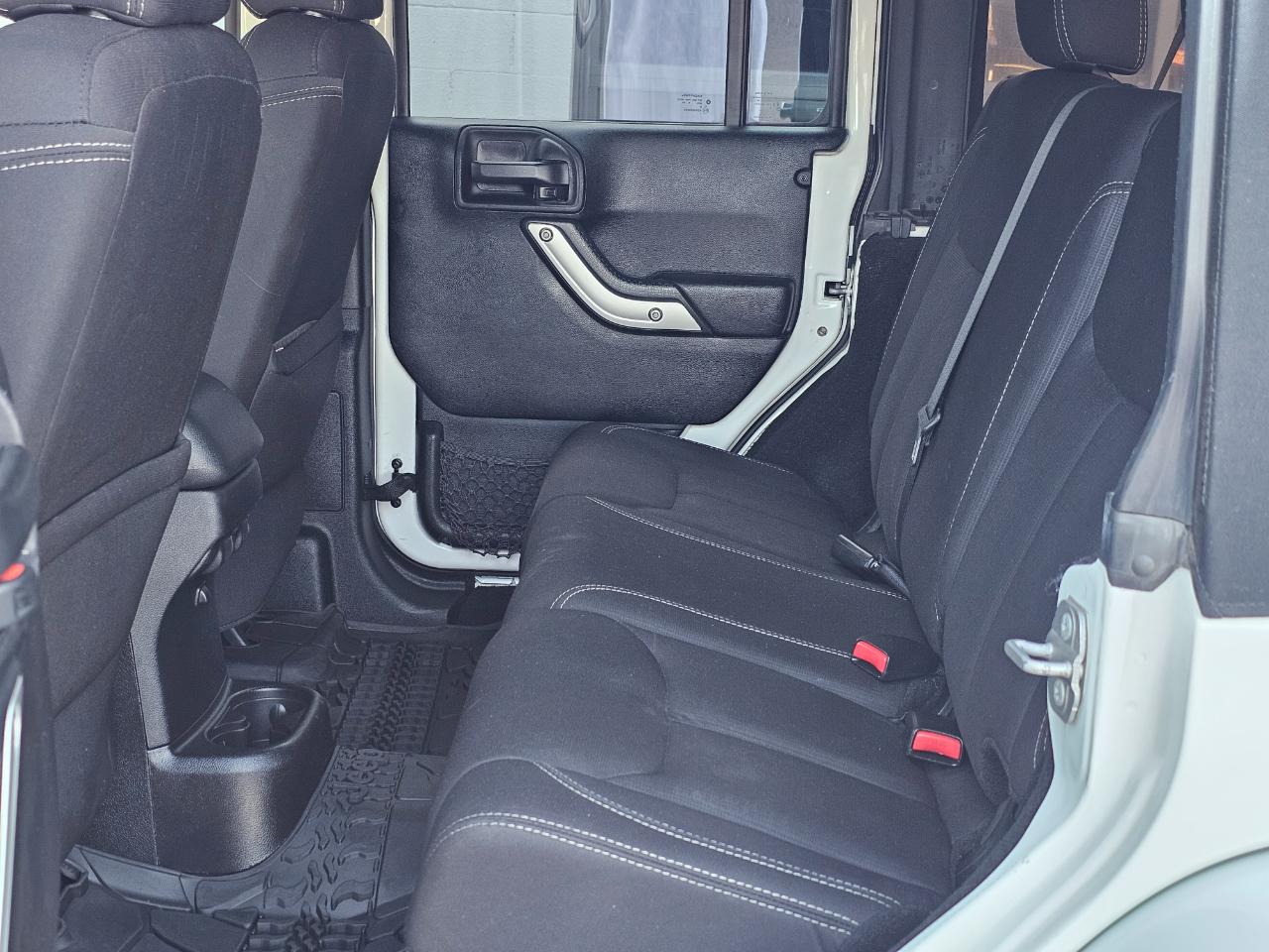 Jeep Wrangler Unlimited Sahara 4WD 2014