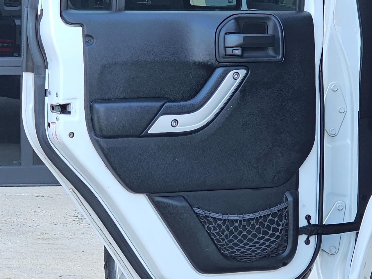 Jeep Wrangler Unlimited Sahara 4WD 2014