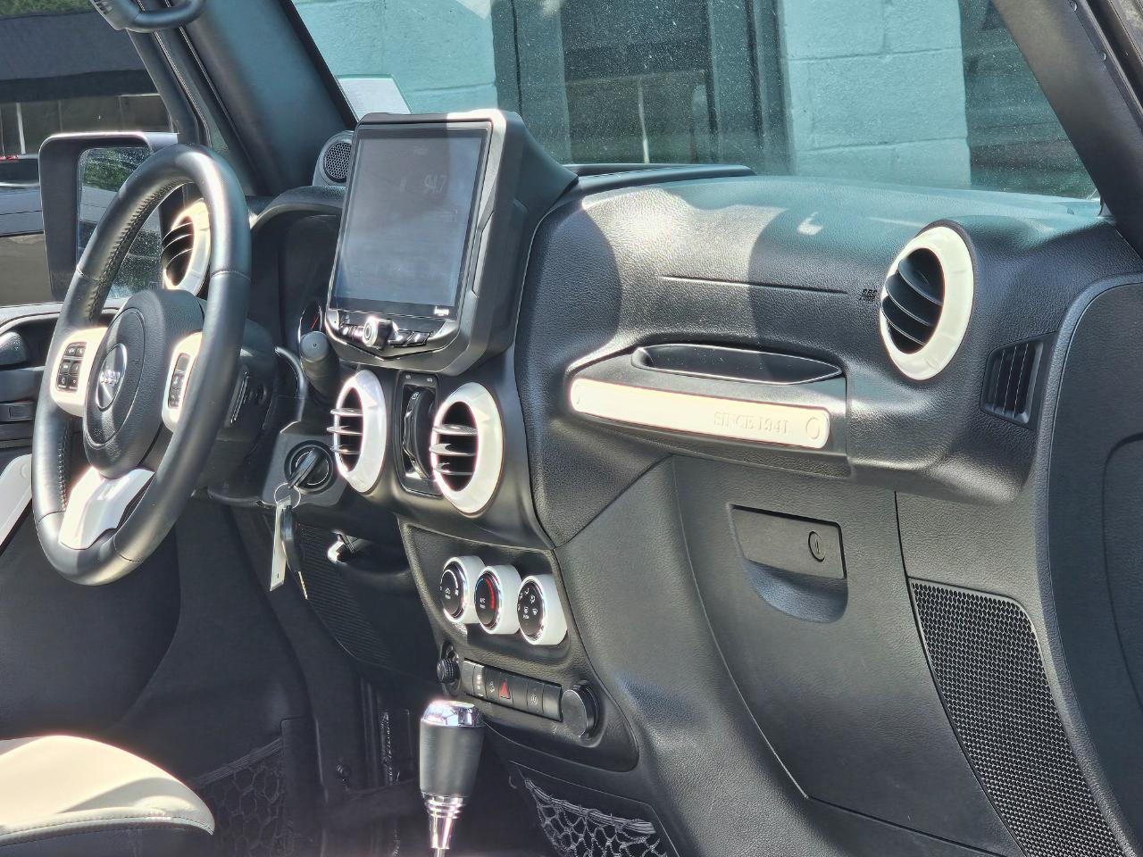 Jeep Wrangler Unlimited Sahara 4WD 2014