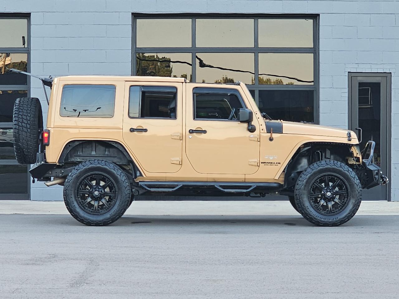 Jeep Wrangler Unlimited Sahara 4WD 2013