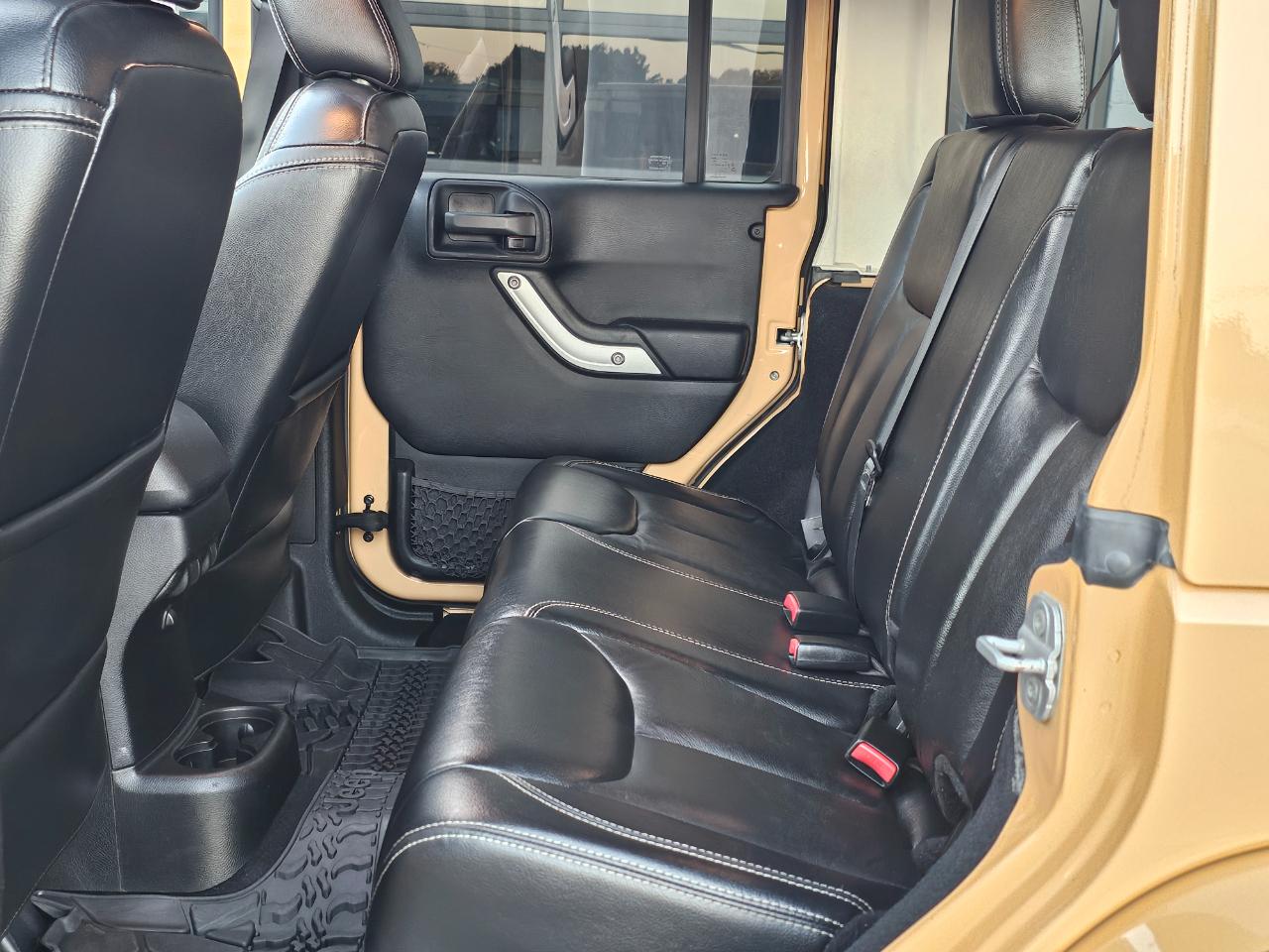 Jeep Wrangler Unlimited Sahara 4WD 2013