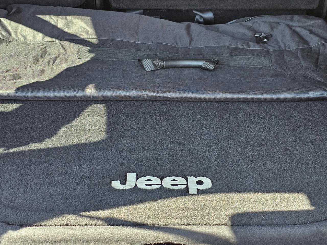 Jeep Wrangler Unlimited Sahara 4WD 2013