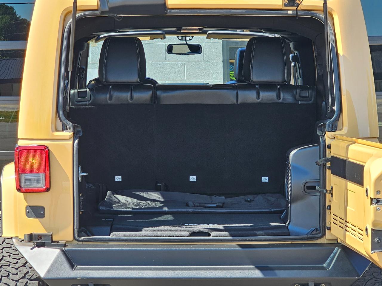 Jeep Wrangler Unlimited Sahara 4WD 2013