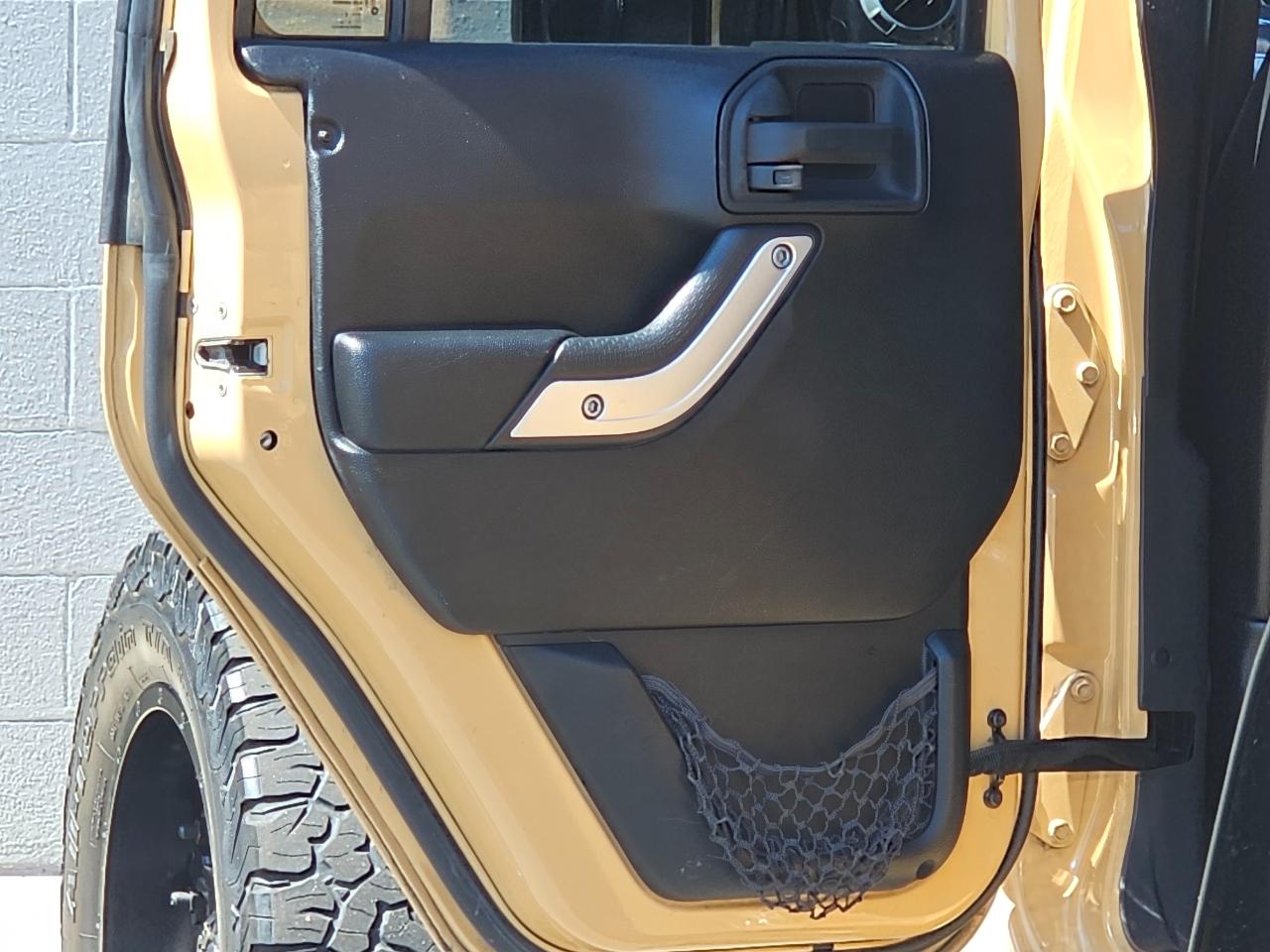 Jeep Wrangler Unlimited Sahara 4WD 2013