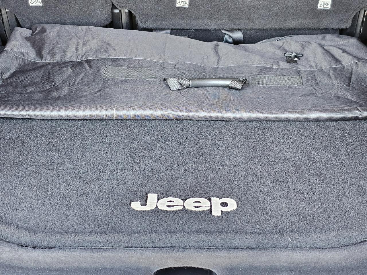 Jeep Wrangler Unlimited Sahara 4WD 2013