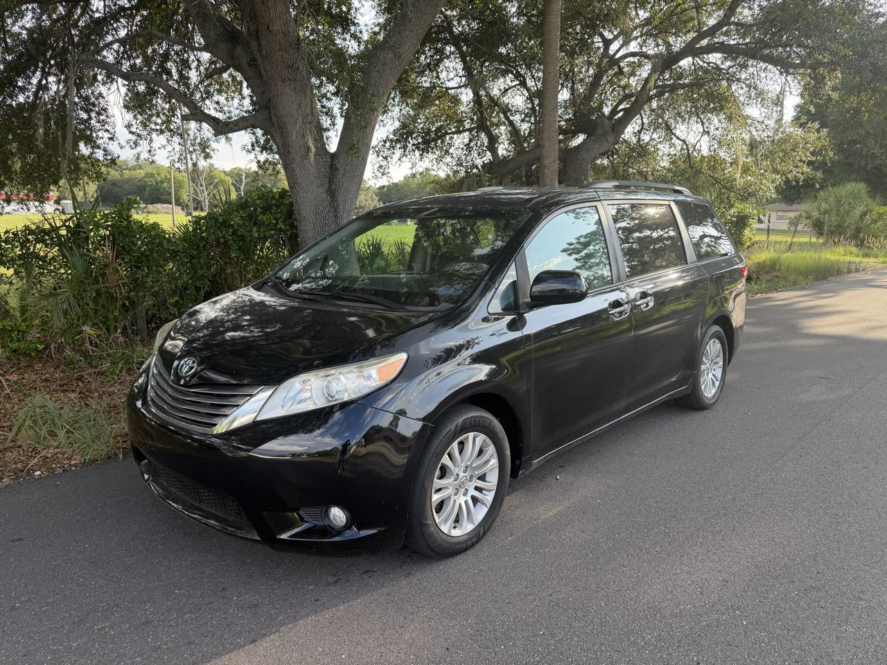 2016 Toyota Sienna XLE FWD 8-Passenger V6