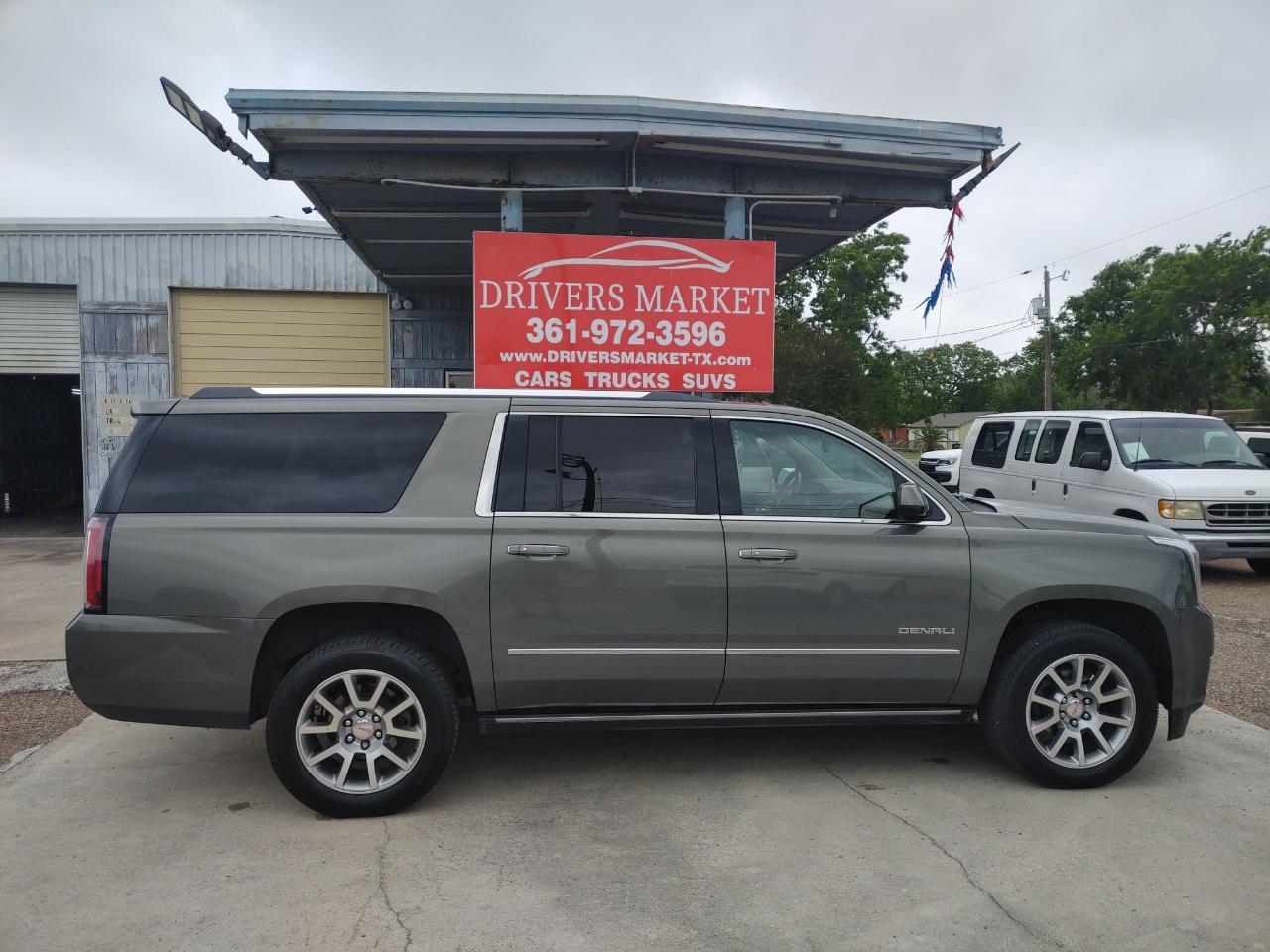 2017 GMC Yukon Denali 2WD's photo