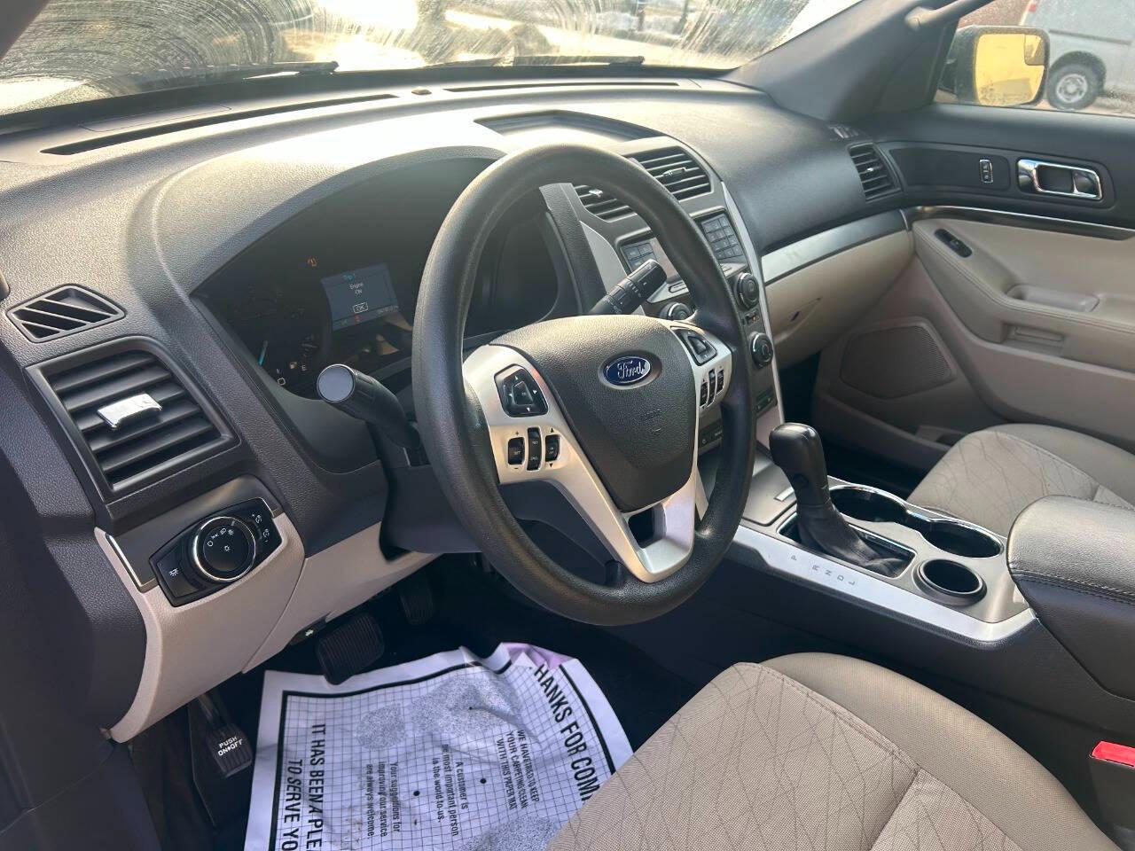 Ford Explorer Base FWD 2015