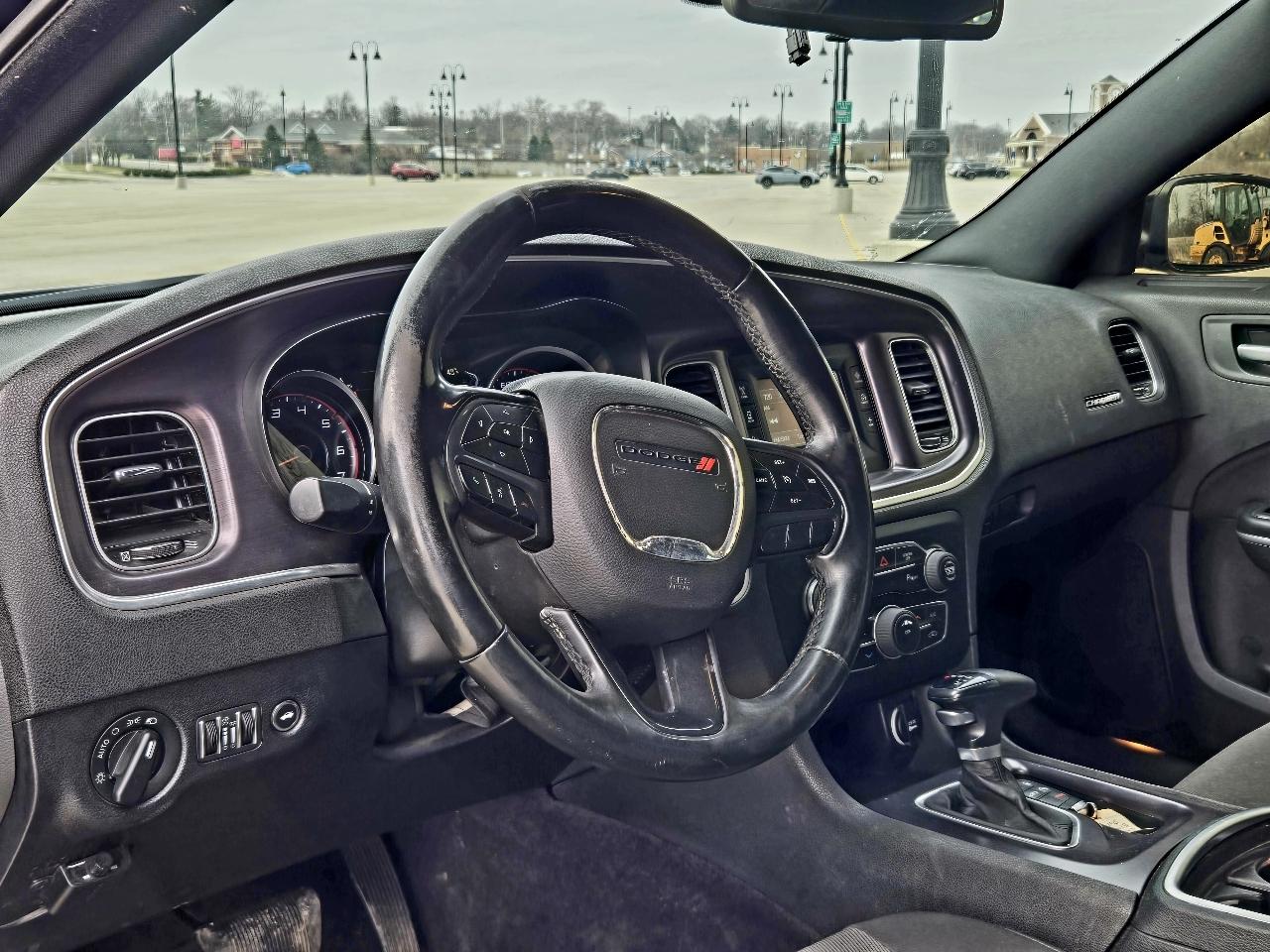 Dodge Charger SE 2017