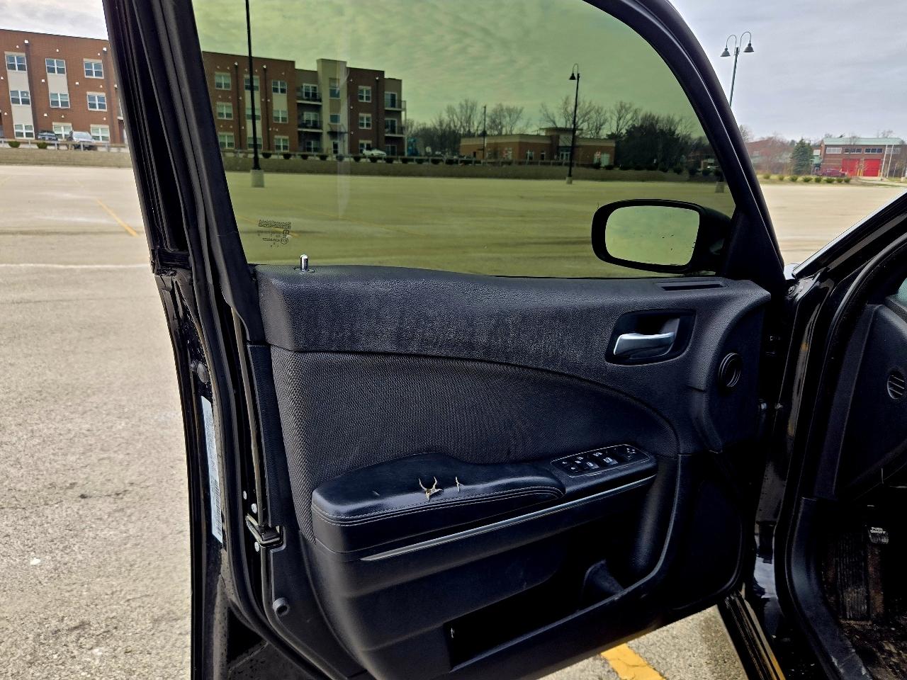 Dodge Charger SE 2017