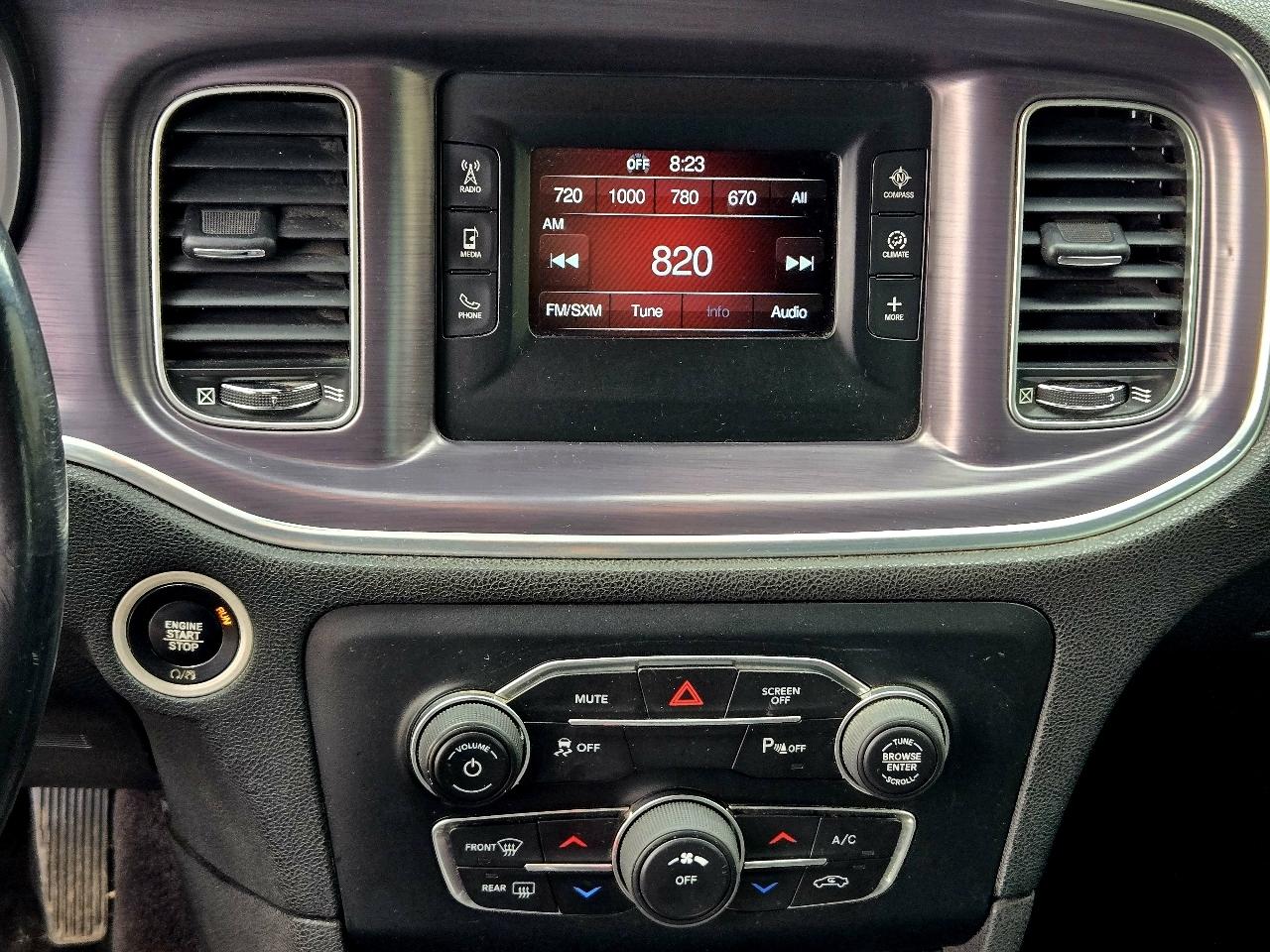 Dodge Charger SE 2017