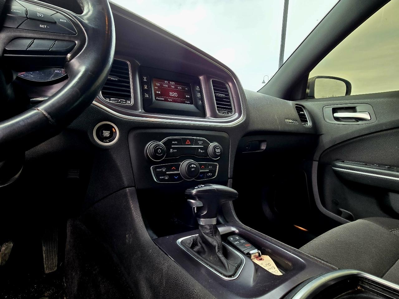 Dodge Charger SE 2017