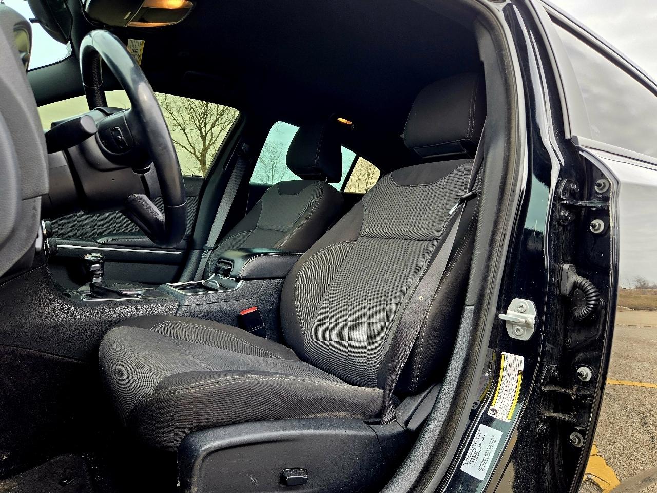 Dodge Charger SE 2017