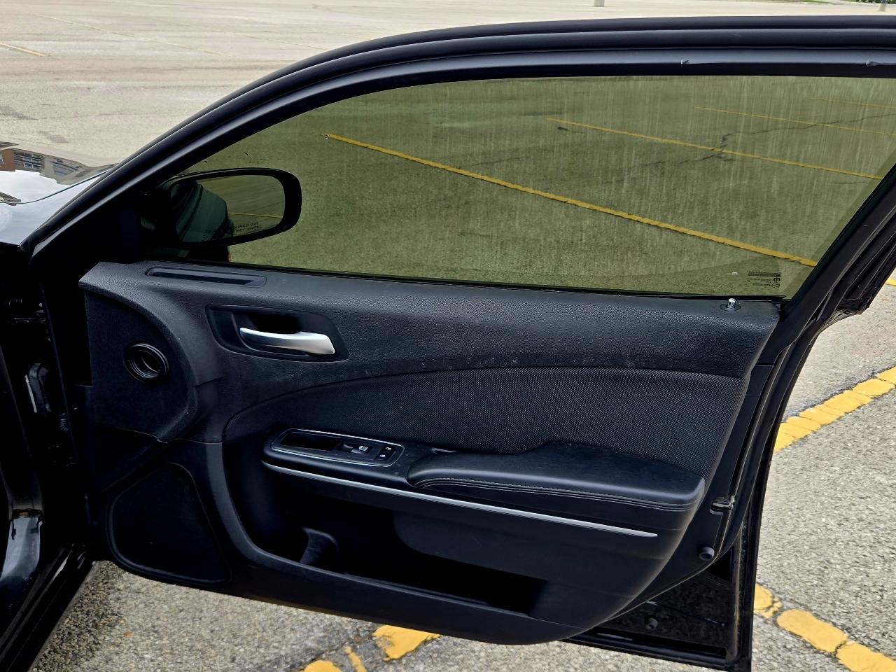 Dodge Charger SE 2017