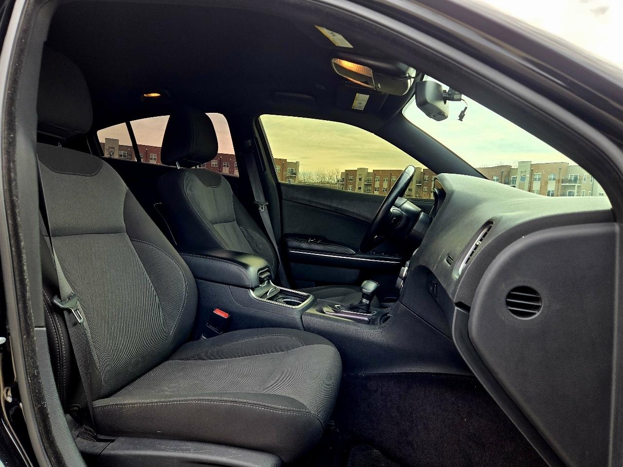 Dodge Charger SE 2017