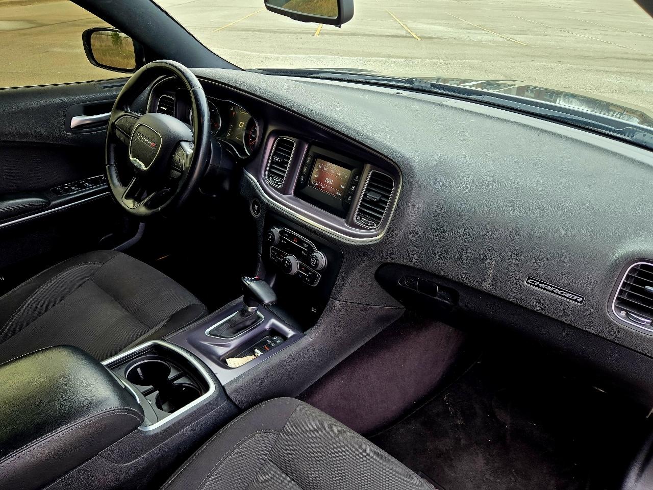 Dodge Charger SE 2017