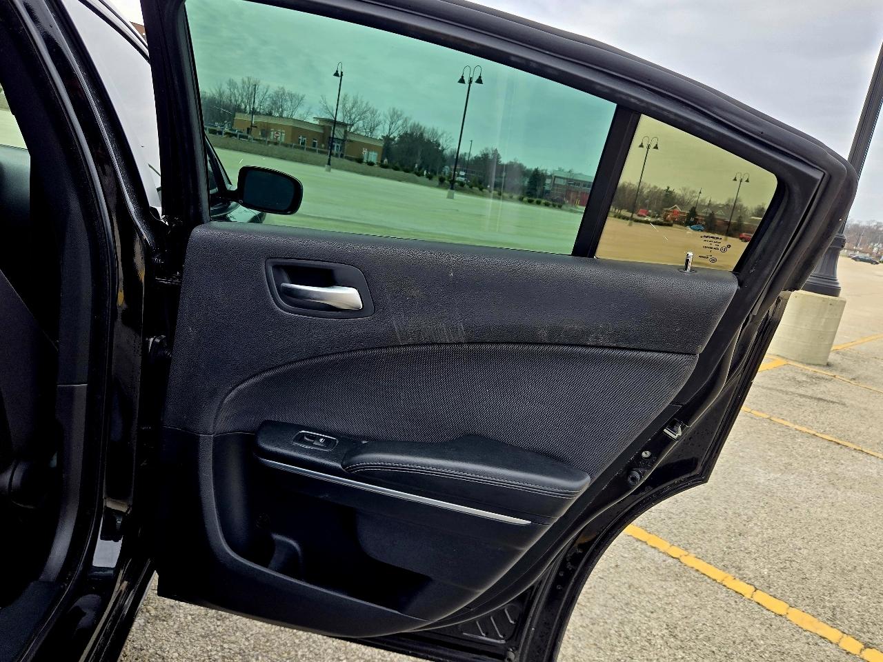 Dodge Charger SE 2017