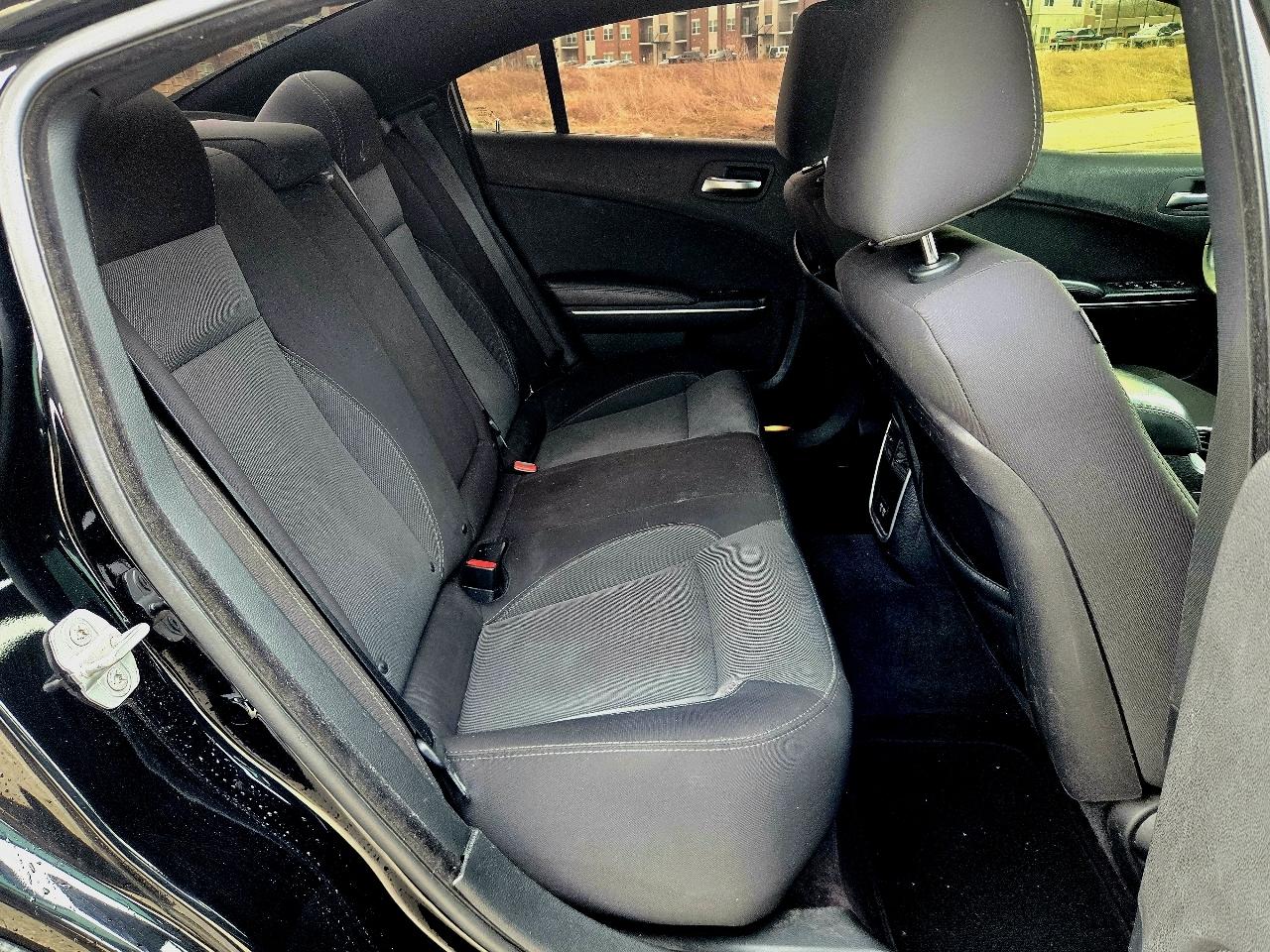 Dodge Charger SE 2017