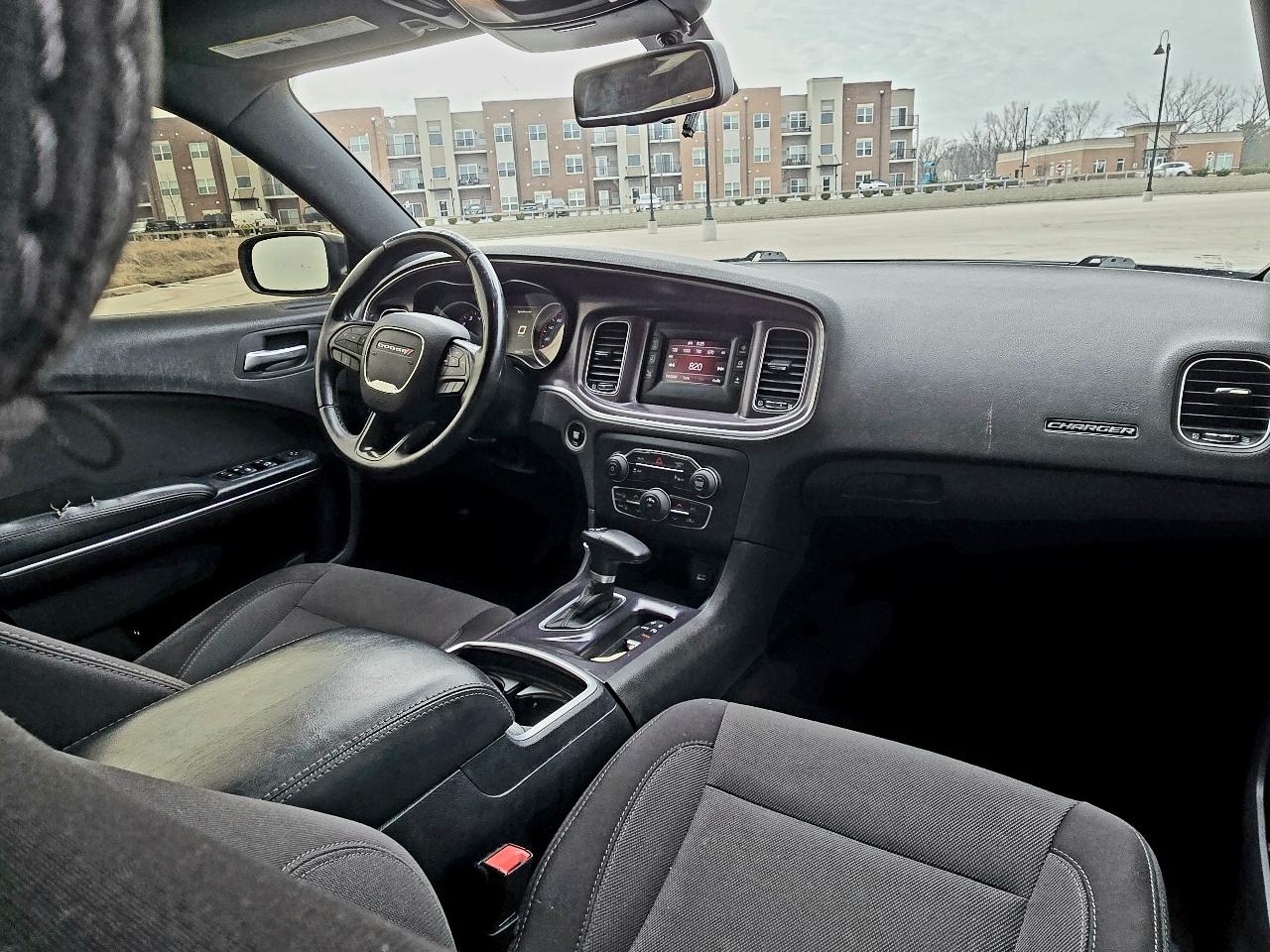 Dodge Charger SE 2017