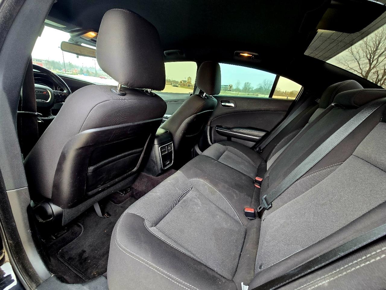 Dodge Charger SE 2017