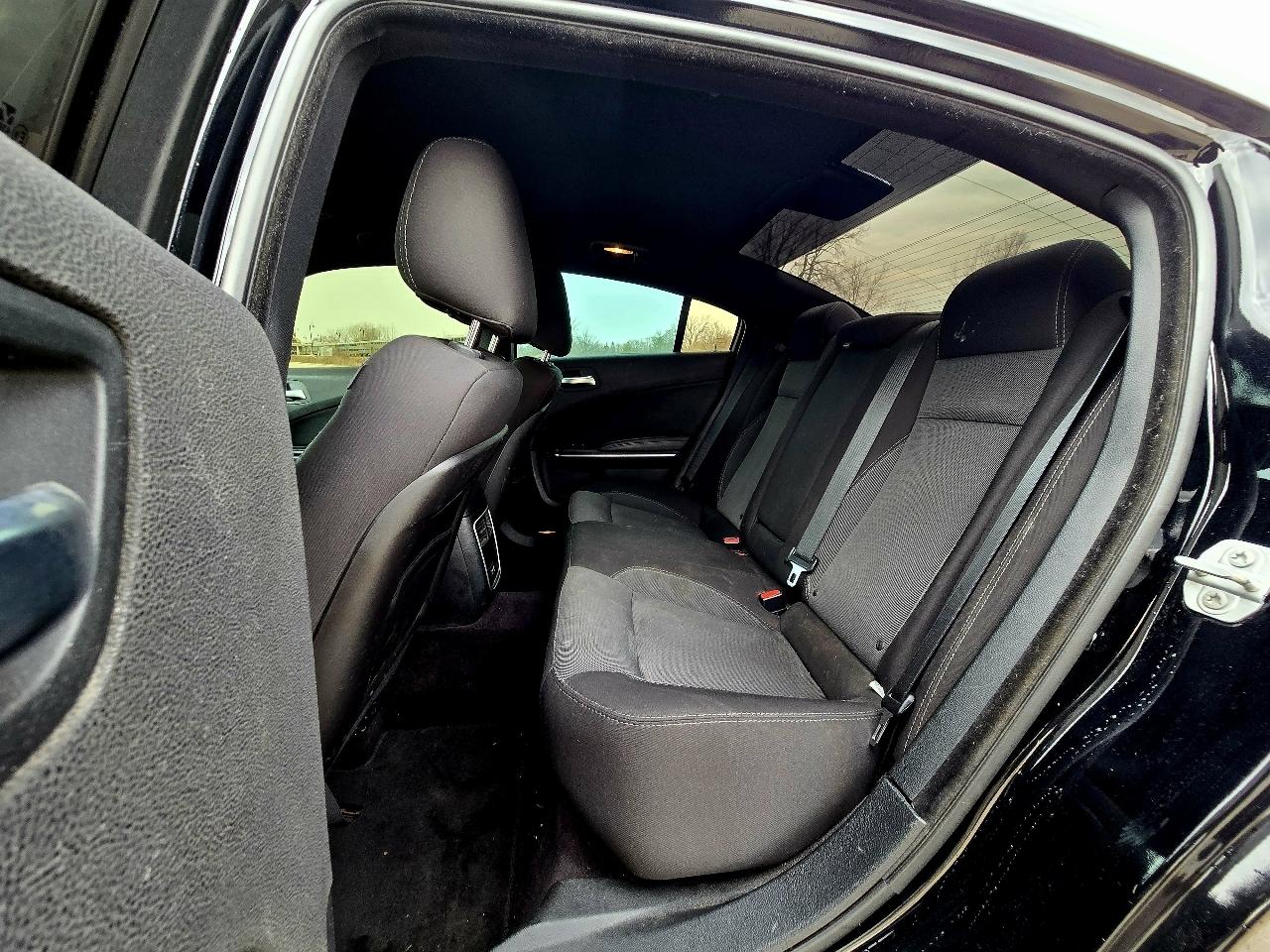 Dodge Charger SE 2017