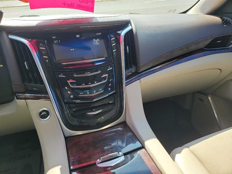 Cadillac Escalade Luxury 4WD 2015