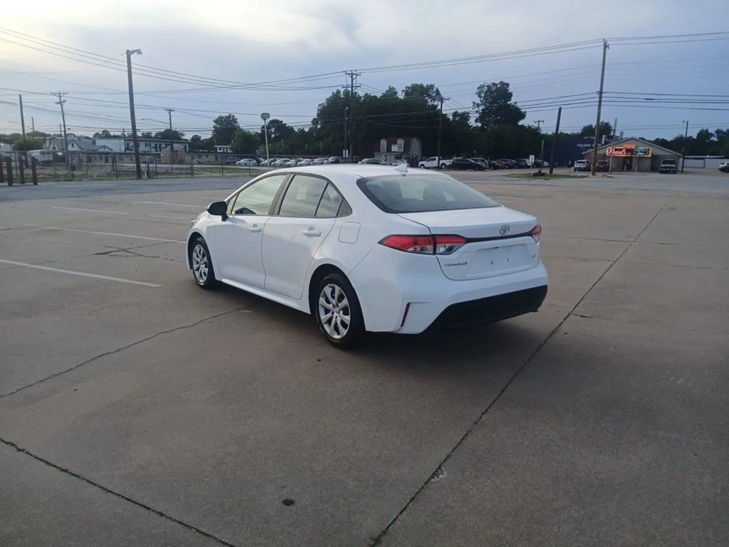 Toyota Corolla LE 2025