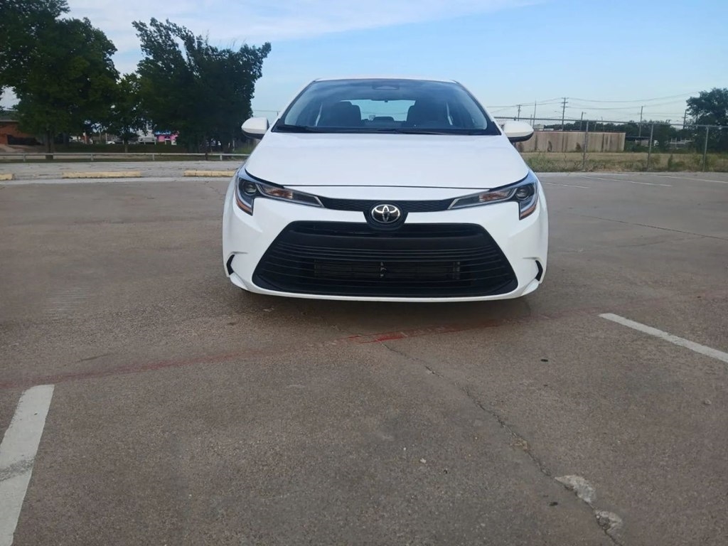 Toyota Corolla LE 2025