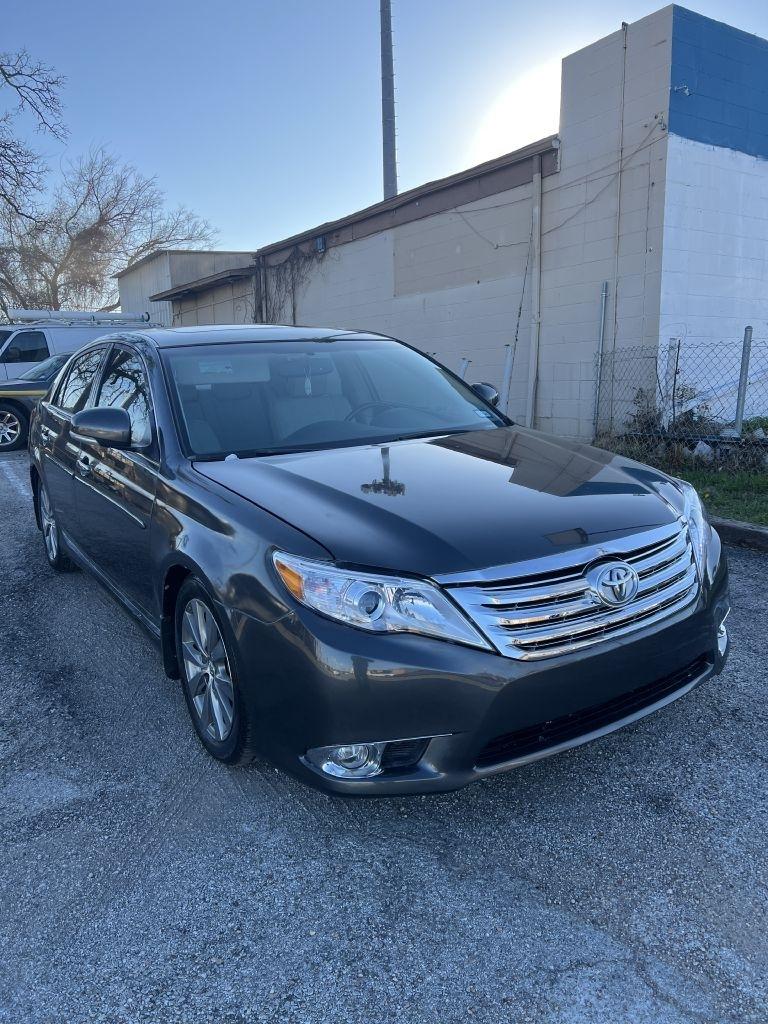 Toyota Avalon Base 2012