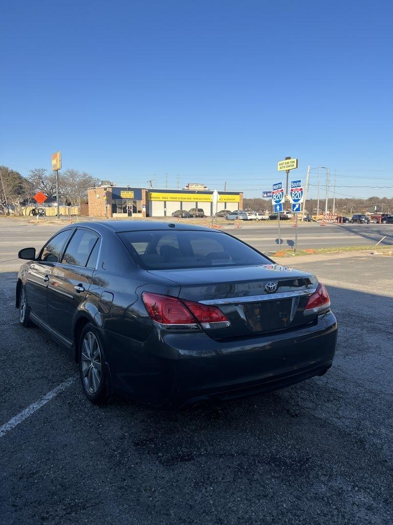 Toyota Avalon Base 2012