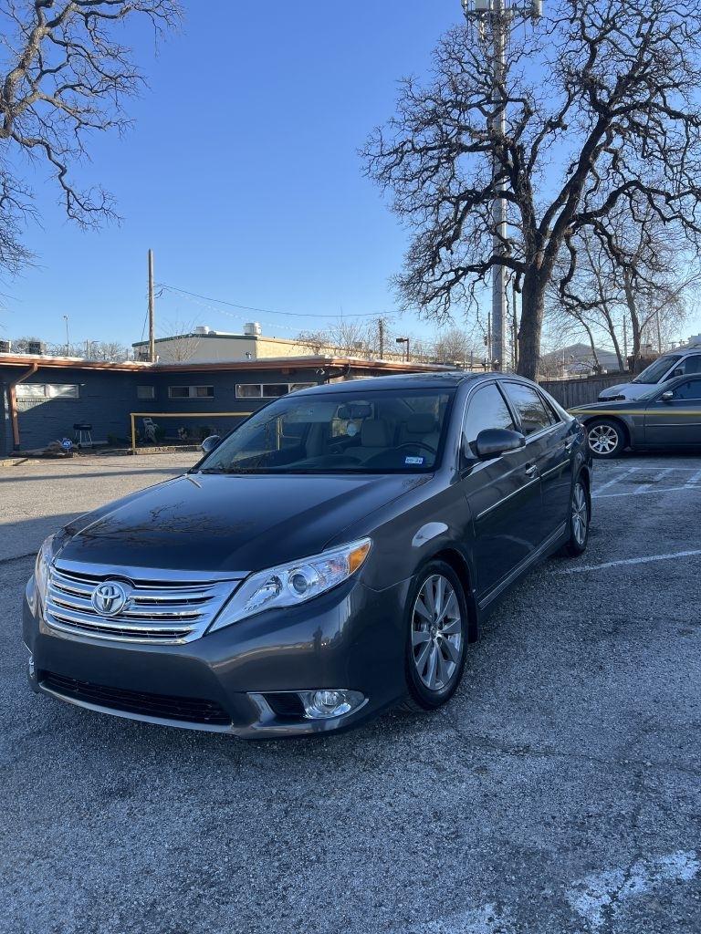 Toyota Avalon Base 2012