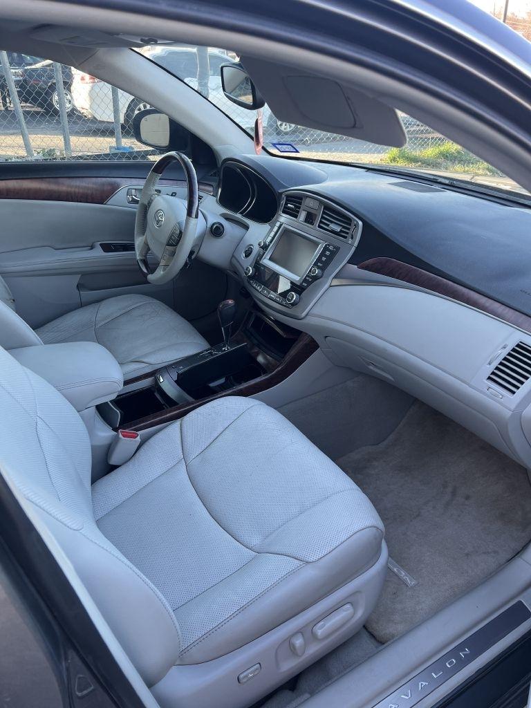 Toyota Avalon Base 2012