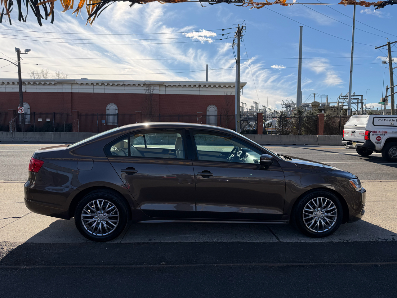 2011 Volkswagen Jetta SE photo 3