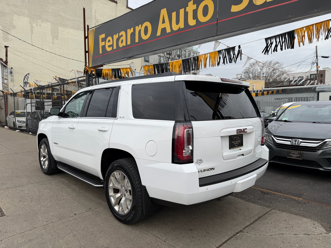 GMC Yukon SLE 4WD 2017