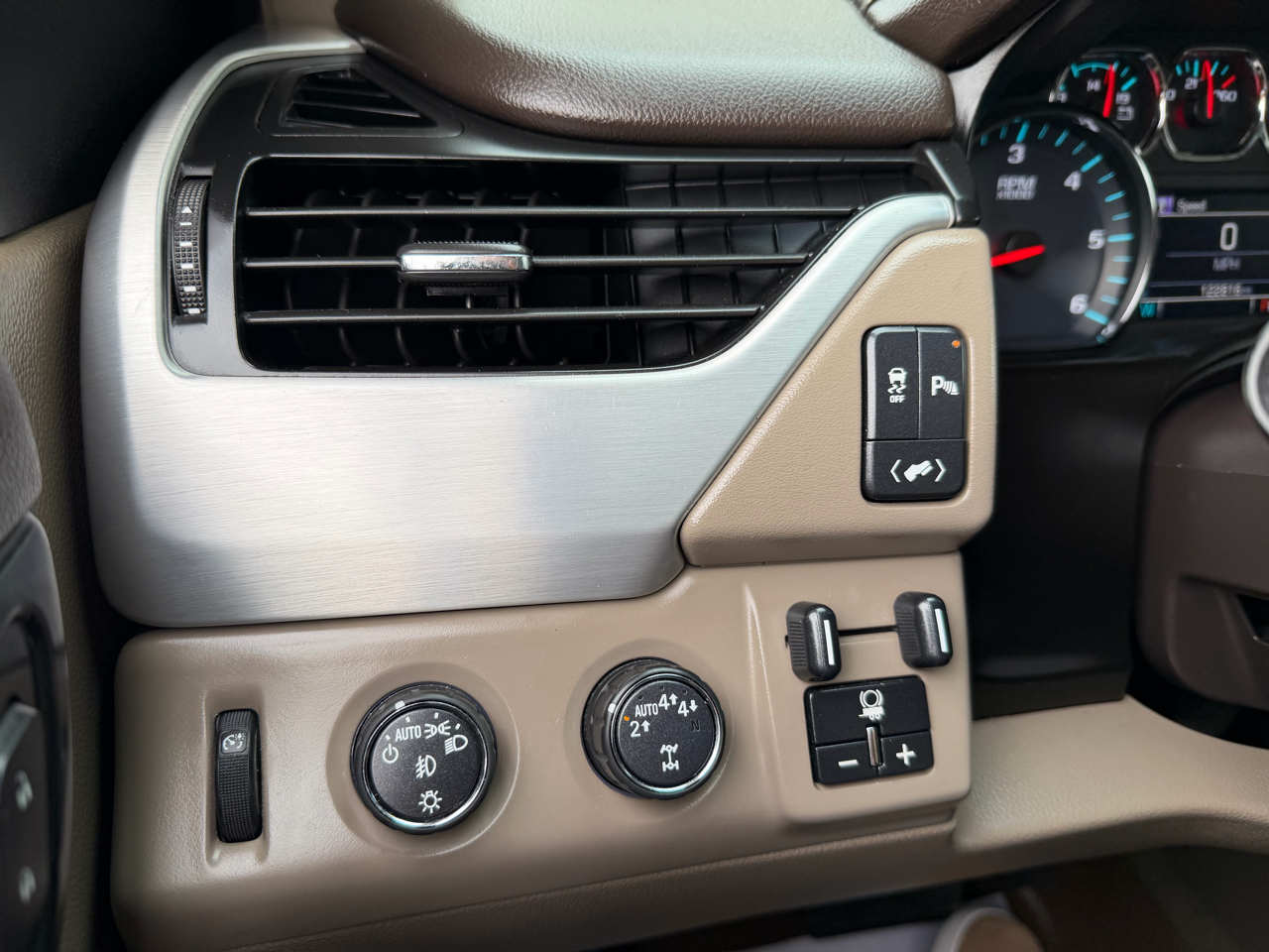 GMC Yukon SLE 4WD 2017