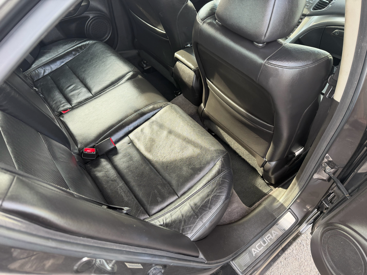 Acura TSX 5-Speed AT with Tech Package 2009