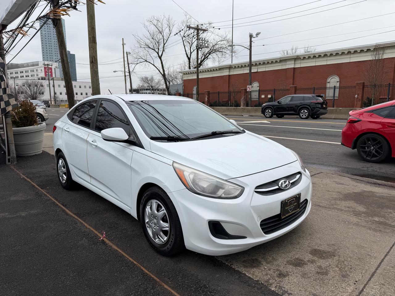 Hyundai Accent SE 4-Door 6A 2016