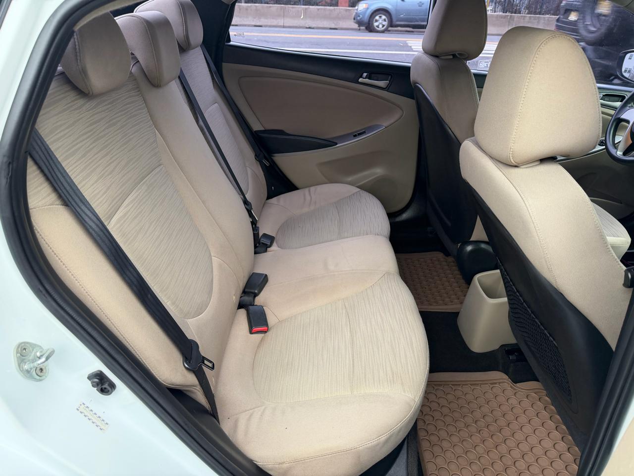 Hyundai Accent SE 4-Door 6A 2016