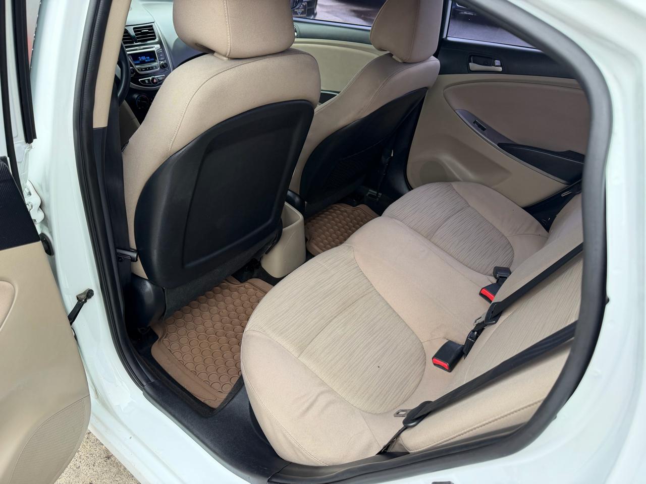 Hyundai Accent SE 4-Door 6A 2016