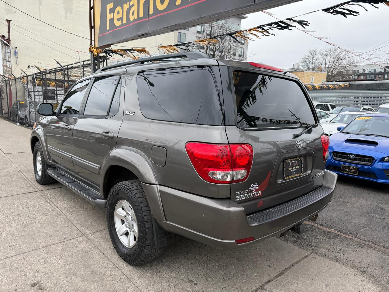 Toyota Sequoia SR5 4WD 2005