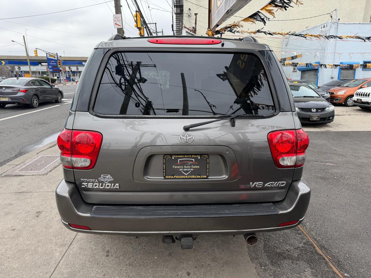 Toyota Sequoia SR5 4WD 2005