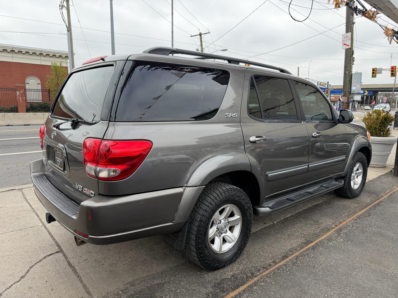 Toyota Sequoia SR5 4WD 2005