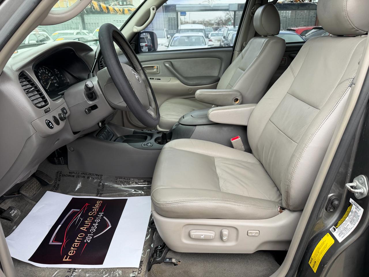 Toyota Sequoia SR5 4WD 2005