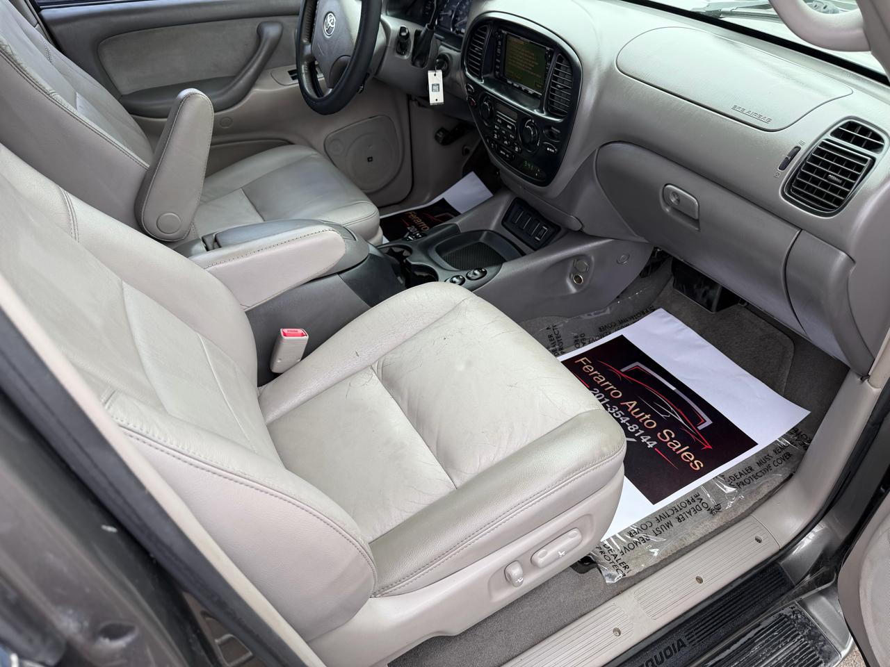 Toyota Sequoia SR5 4WD 2005